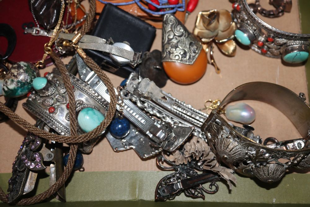 Mixed costume jewellery etc.